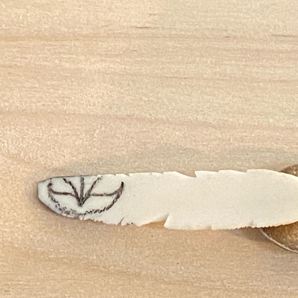 RARE Vtg Sterling and Turquoise w/Hand Carved Feather Earrings - Picture 5 of 7